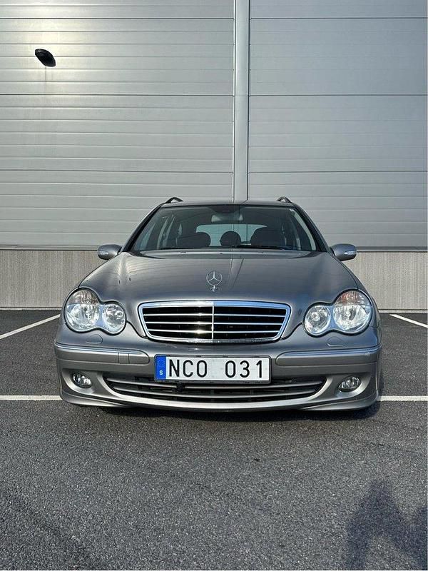 Silver Begagnad 2008 Mercedes C180 Avantgarde Kombi | 43 000 kr (Marknadspris) - Bild 1/4