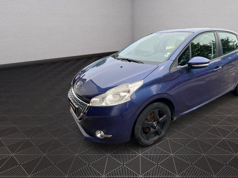 Mörkblå (blå) Begagnad 2012 Peugeot 208 Halvkombi | 54 000 kr (Lite dyr) - Bild 1/4