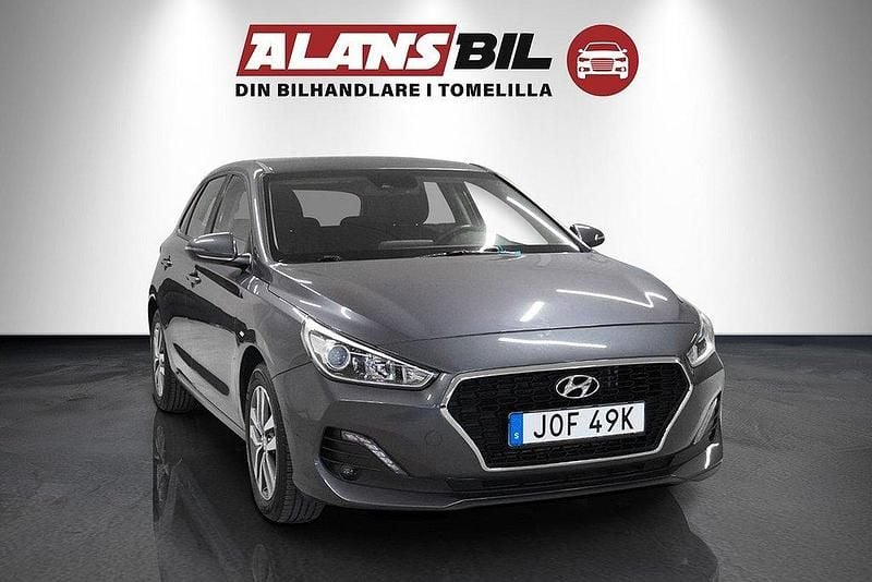 Grå Begagnad 2019 Hyundai i30 Trend Halvkombi | 144 000 kr (Marknadspris) - Bild 1/4