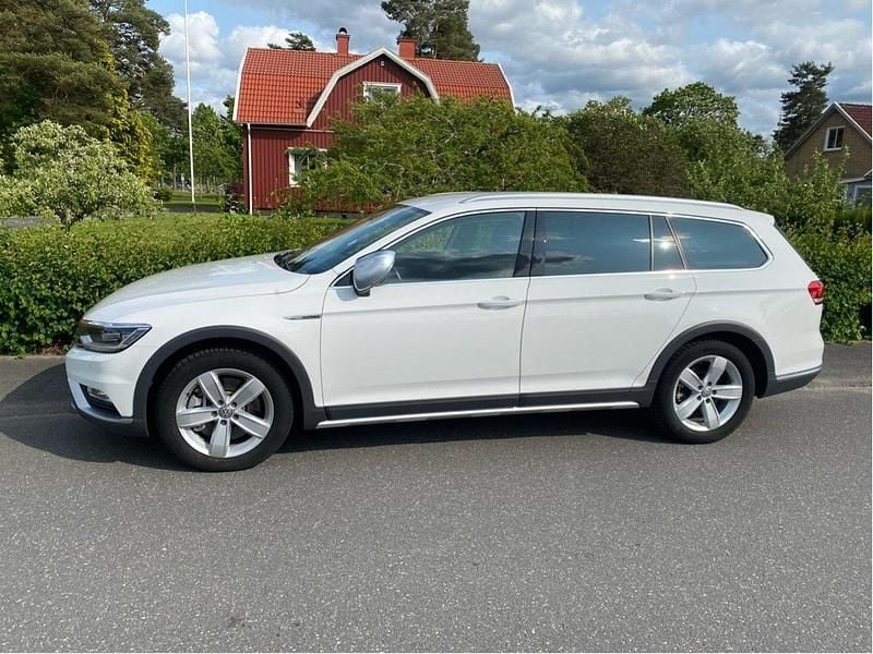 Vit Begagnad 2018 VW Passat Alltrack Kombi | 208 000 kr (Lite dyr) - Bild 1/4