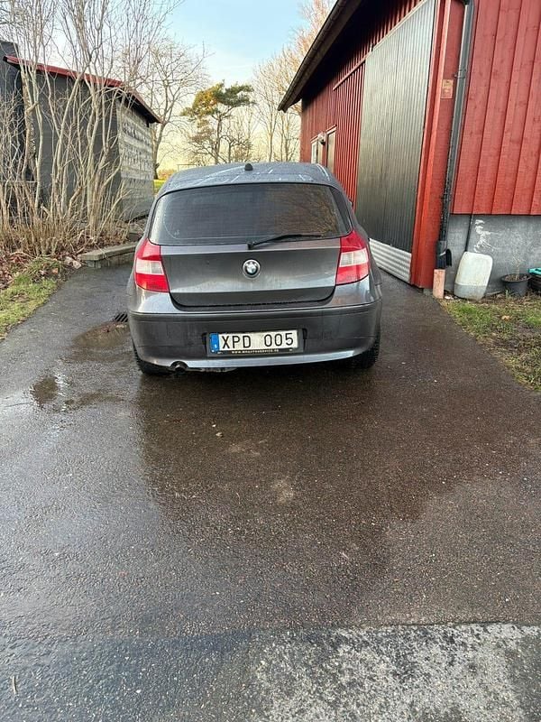 Begagnad BMW 120 150 HK (110 kW) 2006 Halvkombi