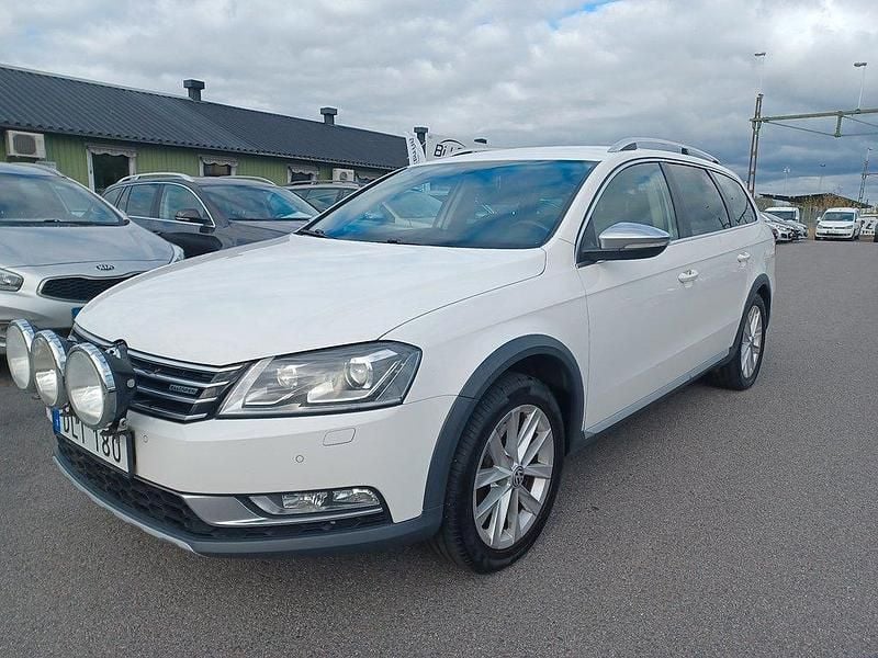 Vit Begagnad 2014 VW Passat Alltrack Kombi | 94 900 kr (Marknadspris) - Bild 1/4