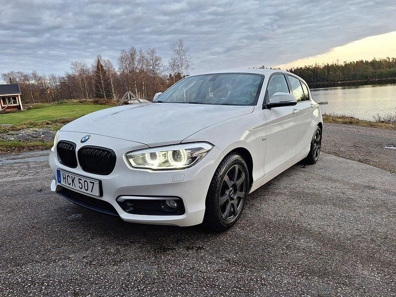 Vit Begagnad 2016 BMW 116 Urban Line Halvkombi | 125 000 kr (Bra pris) - Bild 1/4