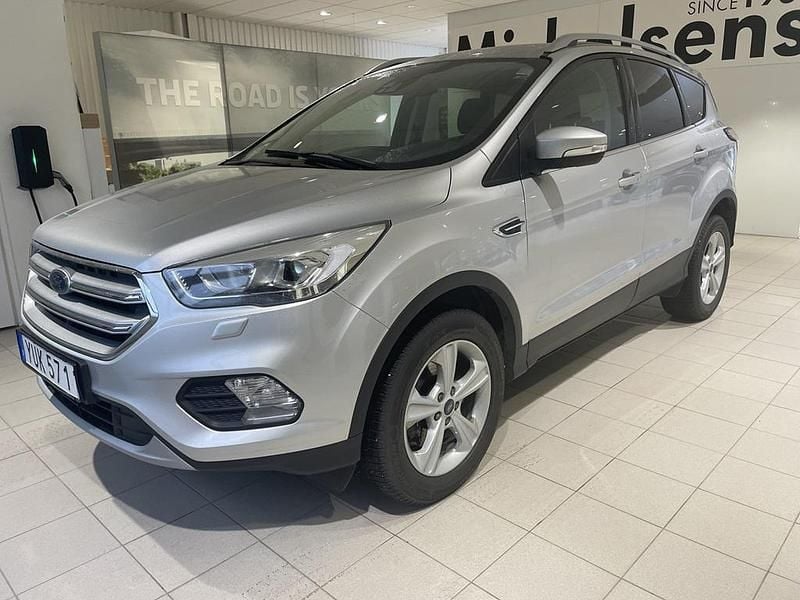 Grå Begagnad 2018 Ford Kuga SUV | 159 000 kr (Marknadspris) - Bild 1/4