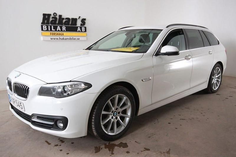 Vit Begagnad 2016 BMW 520 Kombi | 179 500 kr (Marknadspris) - Bild 1/4