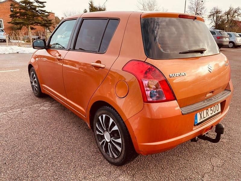 Orange metallic Begagnad 2006 Suzuki Swift | 23 000 kr (Dyr) - Bild 1/4