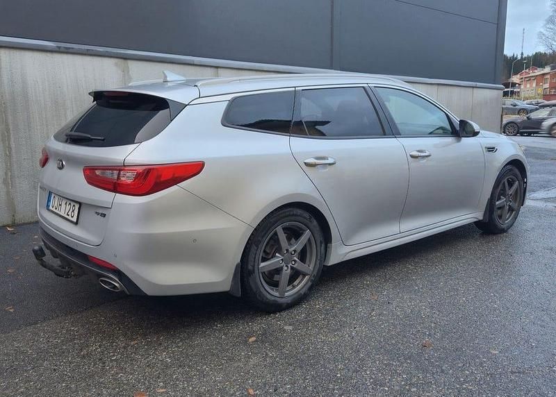 Begagnad Kia Optima GT-Line 141 HK (103 kW) 2016 Grå Kombi