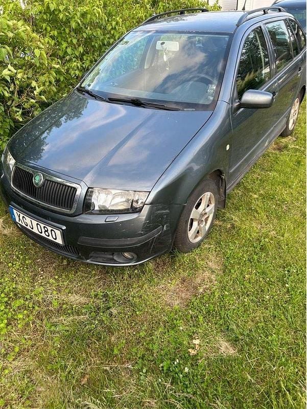 Grå Begagnad 2006 Skoda Fabia Kombi | 14 000 kr (Marknadspris) - Bild 1/3