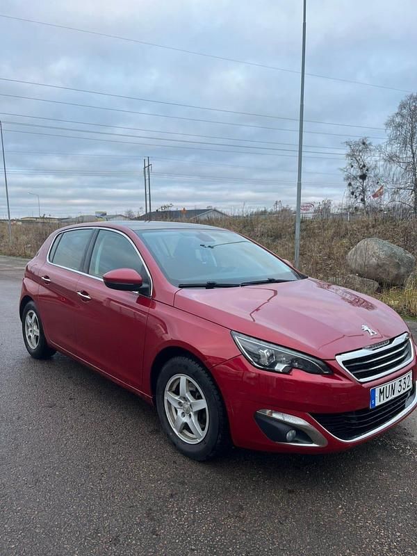 Begagnad Peugeot 308 131 HK (96 kW) 2015 Röd Halvkombi