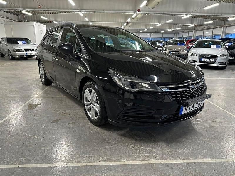 Begagnad Opel Astra Enjoy 110 HK (80 kW) 2018 Svart Kombi