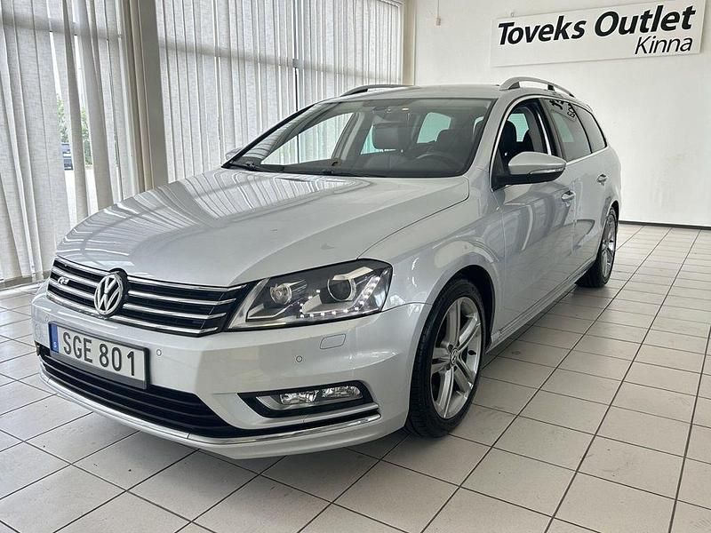 Silver Begagnad 2013 VW Passat R-line Kombi | 99 900 kr (Marknadspris) - Bild 1/4