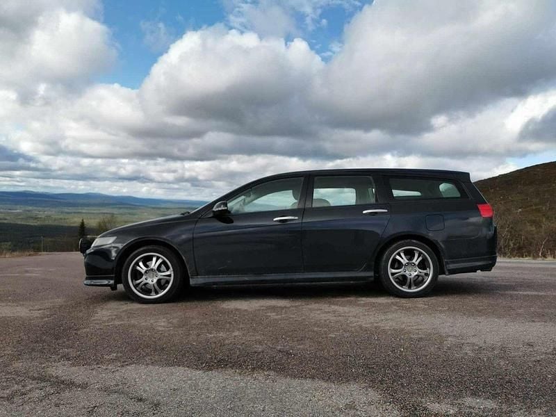 Svart Begagnad 2003 Honda Accord Type S Kombi | 15 000 kr (Superpris) - Bild 1/4