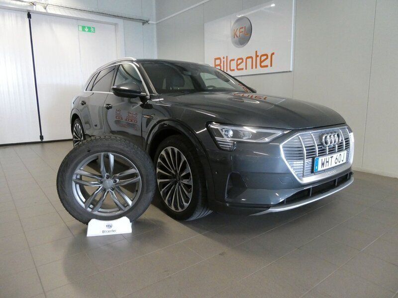 Mörkgrå Begagnad 2022 Audi e-tron SUV | 379 900 kr (Marknadspris) - Bild 1/3