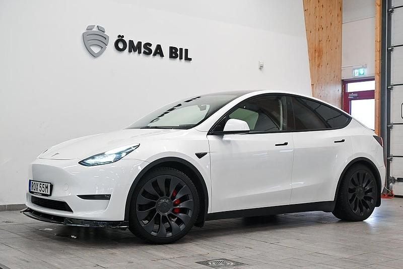 Vit Begagnad 2022 Tesla Model Y Performance SUV | 339 800 kr (Bra pris) - Bild 1/4
