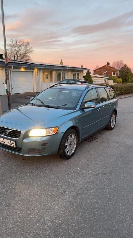 Blå Begagnad 2008 Volvo V50 Kinetic Kombi | 45 000 kr - Bild 1/4