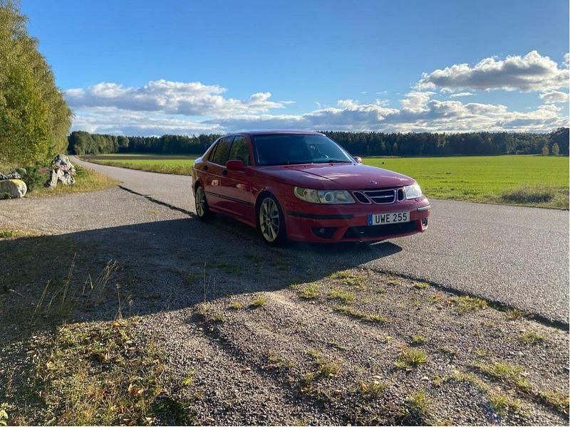 Röd Begagnad 2004 Saab 9-5 Aero Sedan | 19 000 kr (Bra pris) - Bild 1/4
