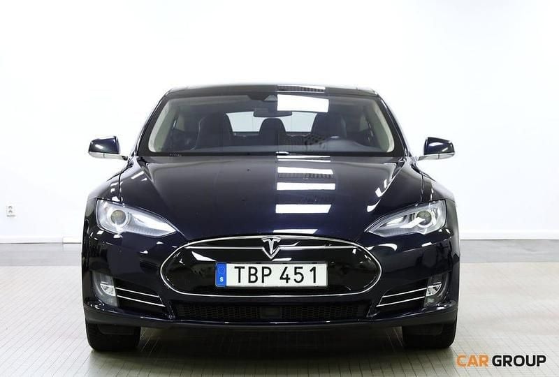 Blå Begagnad 2015 Tesla Model S Halvkombi | 209 900 kr (Marknadspris) - Bild 1/4