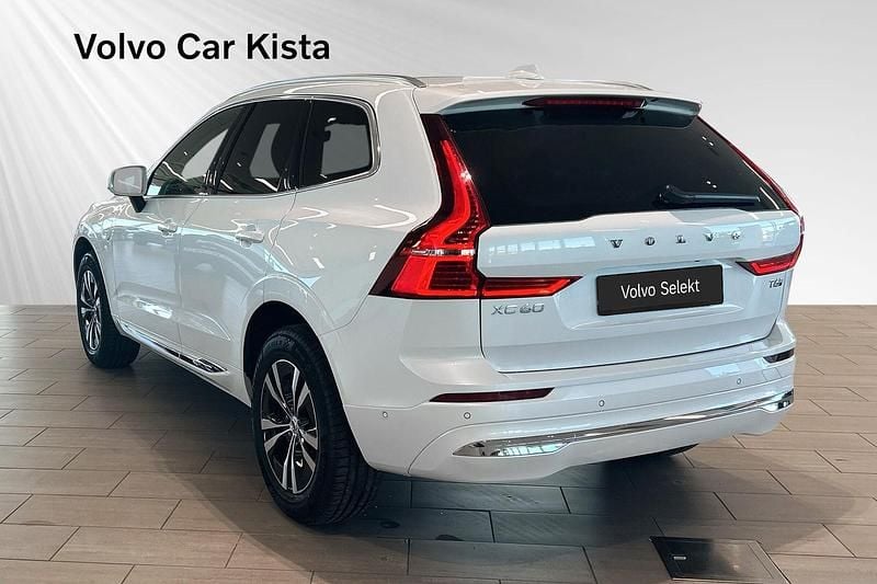 Begagnad Volvo XC60 Core 355 HK (261 kW) 2024 Blå SUV