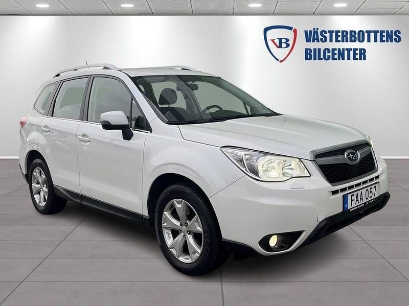 Vit Begagnad 2015 Subaru Forester SUV | 139 000 kr (Marknadspris) - Bild 1/4