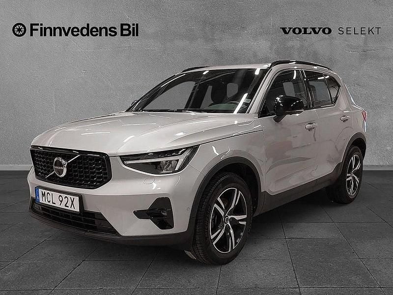 Begagnad Volvo XC40 Plus 200 HK (147 kW) 2023 Silver SUV