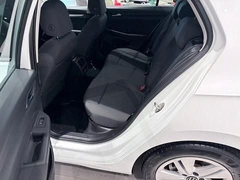 Begagnad VW Golf VIII 131 HK (96 kW) 2022 Vit Halvkombi