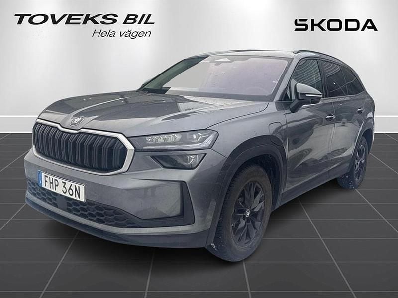 Grå Begagnad 2025 Skoda Kodiaq SUV | 469 000 kr (Marknadspris) - Bild 1/4