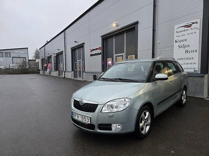 Grön Begagnad 2010 Skoda Fabia Kombi | 44 900 kr (Marknadspris) - Bild 1/4