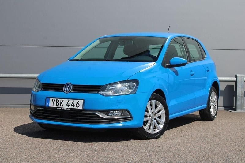 Blå Begagnad 2015 VW Polo Halvkombi | 129 800 kr (Marknadspris) - Bild 1/4