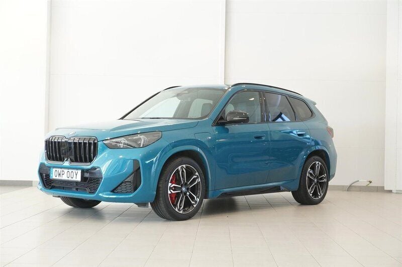 Blå Begagnad 2024 BMW X1 M Sport SUV | 559 900 kr (Marknadspris) - Bild 1/4