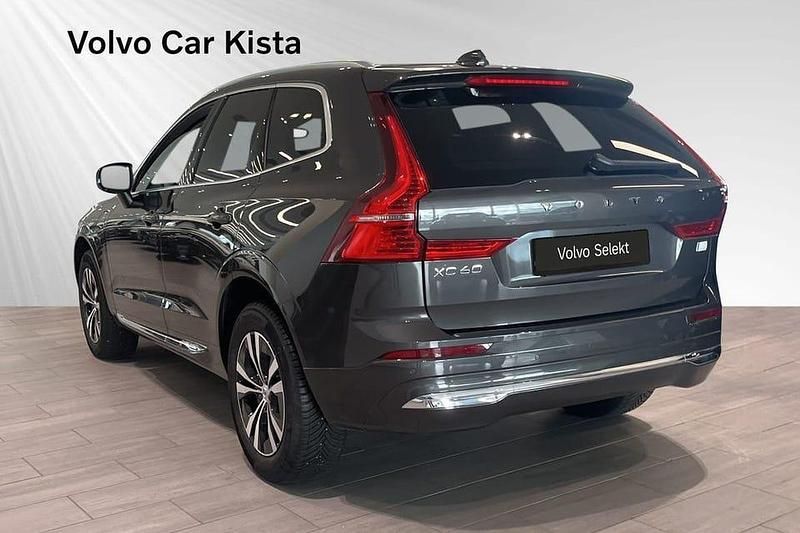 Begagnad Volvo XC60 Core 355 HK (261 kW) 2023 Grå SUV