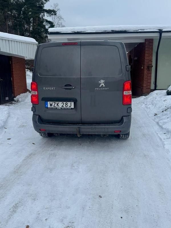 Begagnad Peugeot e-Expert 100 kW (136 HK) 2022 Grå metallic Van