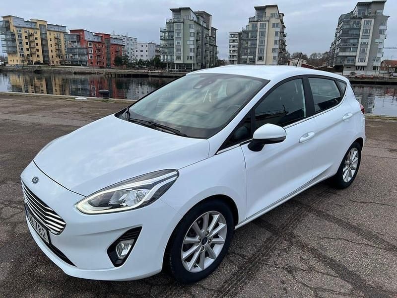 Begagnad 2018 Ford Fiesta Halvkombi | 93 000 kr (Marknadspris) - Bild 1/4