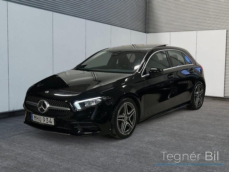 Svart Begagnad 2020 Mercedes A180 AMG line Halvkombi | 228 900 kr (Marknadspris) - Bild 1/4
