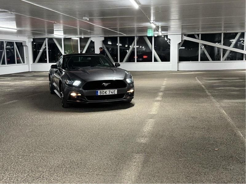 Grå Begagnad 2017 Ford Mustang Sportkupé | 164 999 kr - Bild 1/4