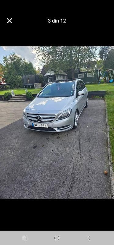 Begagnad Mercedes B200 136 HK (100 kW) 2013 Sliver Minibuss