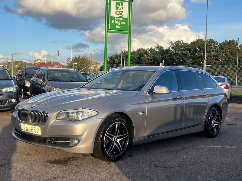 Silver Begagnad 2011 BMW 520 Kombi | 89 900 kr (Marknadspris) - Bild 1/4