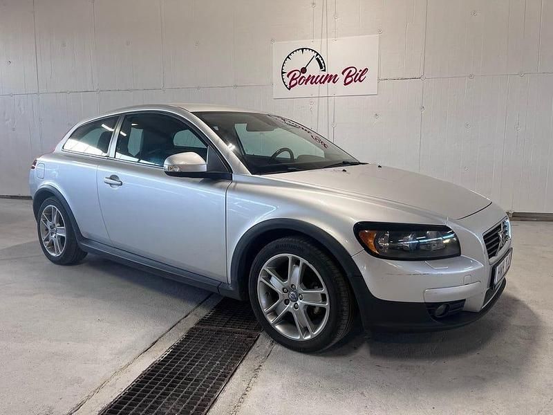 Ljusgrå Begagnad 2009 Volvo C30 Summum Halvkombi | 47 000 kr (Marknadspris) - Bild 1/4