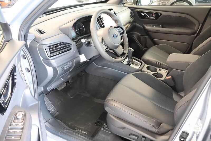 Begagnad Subaru Forester 136 HK (100 kW) 2024 Grå SUV