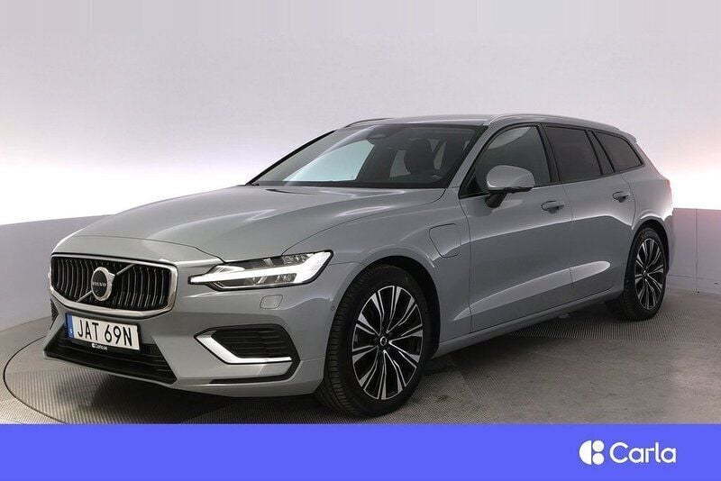 Grå Begagnad 2024 Volvo V60 Core Kombi | 458 900 kr (Marknadspris) - Bild 1/4