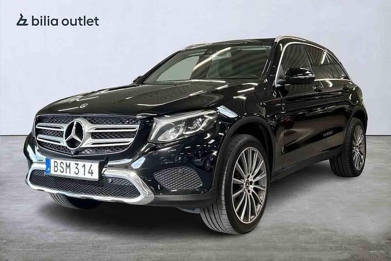 Svart Begagnad 2018 Mercedes GLC350 SUV | 299 900 kr (Bra pris) - Bild 1/1