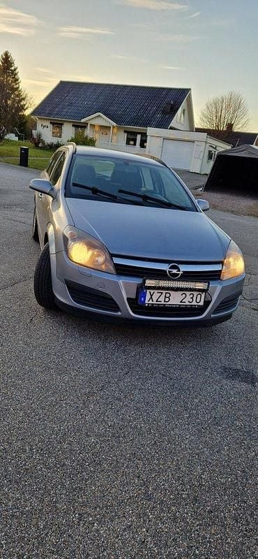 Grå Begagnad 2006 Opel Astra Kombi | 35 000 kr (Lite dyr) - Bild 1/4