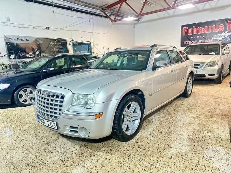 Begagnad Chrysler 300C Touring 193 HK (141 kW) 2006 Silver Kombi