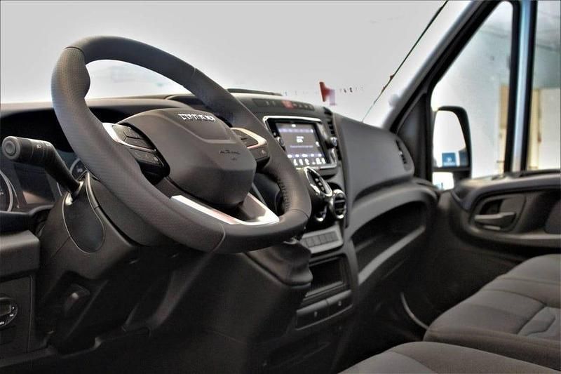 Ny Iveco Daily 136 HK (100 kW) 2025 Vit Van