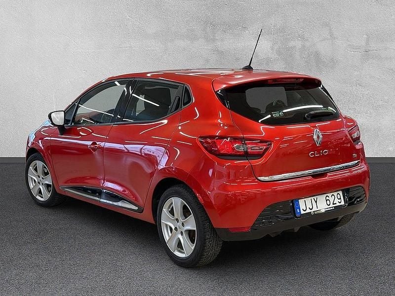 Begagnad Renault Clio IV 90 HK (66 kW) 2013 Röd Halvkombi