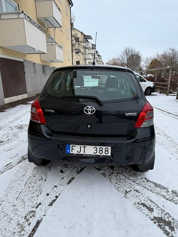 Begagnad Toyota Yaris 99 HK (72 kW) 2011 Halvkombi