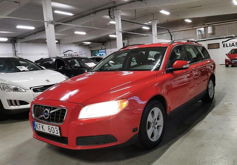 Röd Begagnad 2009 Volvo V70 Kinetic Kombi | 69 900 kr (Lite dyr) - Bild 1/4