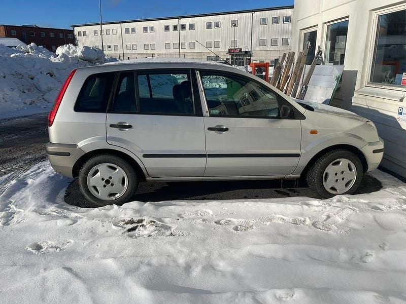 Begagnad Ford Fusion 80 HK (58 kW) 2005 Halvkombi