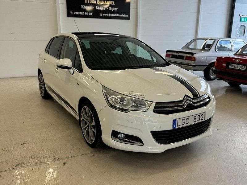 Vit Begagnad 2011 Citroën C4 Halvkombi | 35 000 kr (Superpris) - Bild 1/4