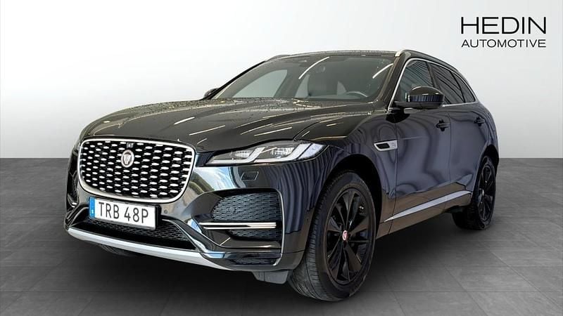 Svart (black) Begagnad 2021 Jaguar F-Pace S SUV | 439 900 kr (Marknadspris) - Bild 1/4