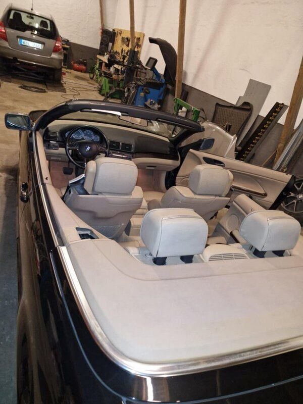 Svart Begagnad 2001 BMW 330 Cabriolet Cab | 108 500 kr (Superpris) - Bild 1/4
